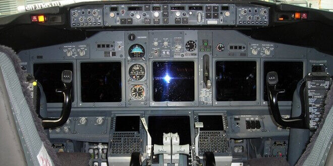 Cockpit Ryanair